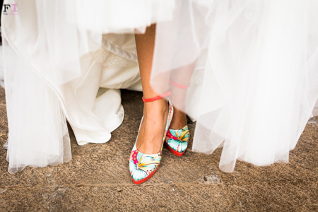 Cómo llevar zapatos planos blancos para novia en el día de la boda